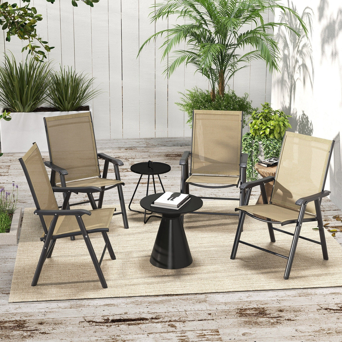 Set di 4 sedie pieghevoli da patio Outsunny dal design semplice ed elegante, comode per terrazza, giardino, cortile e viaggi