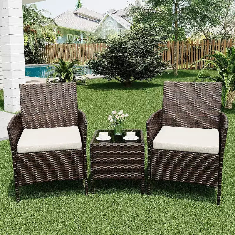 Set da Patio per Esterni, 2 Sedie in Rattan PE con Tavolino in Vetro e Cuscini Spessi per Balcone Piscina Portico Giardino