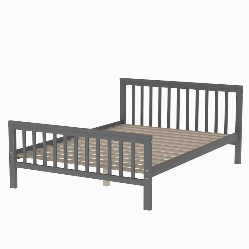 Houten hoogslaper voor een eenpersoonsbed boven een tweepersoonsbed, met trap, hoge veiligheidshekken en ladder