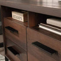 Scrivania a L Briarbrook Barrel Oak - : Stile industriale, Struttura in metallo, Gestione cavi, Certificazione CARB