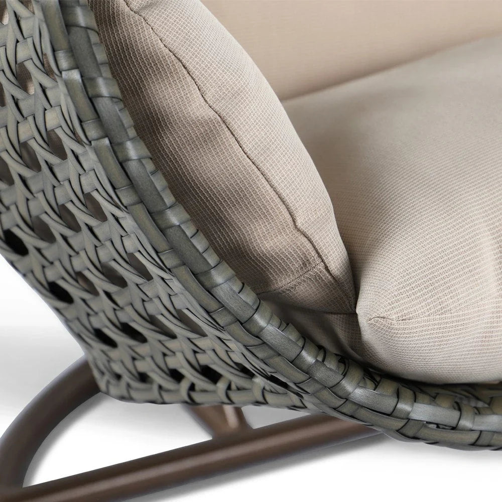 Poltrona sospesa a uovo LeisureMod per 2 persone con supporto - Altalena da patio in rattan intrecciato per esterni/interni, chaise longue con cuscini
