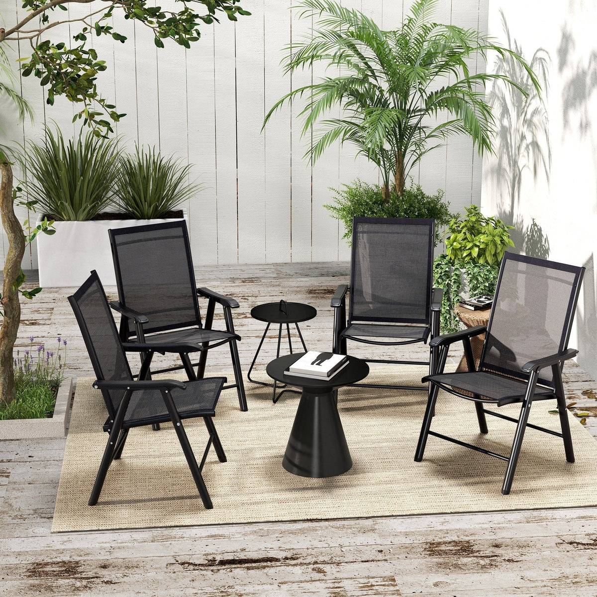 Set di 4 sedie pieghevoli da patio Outsunny dal design semplice ed elegante, comode per terrazza, giardino, cortile e viaggi