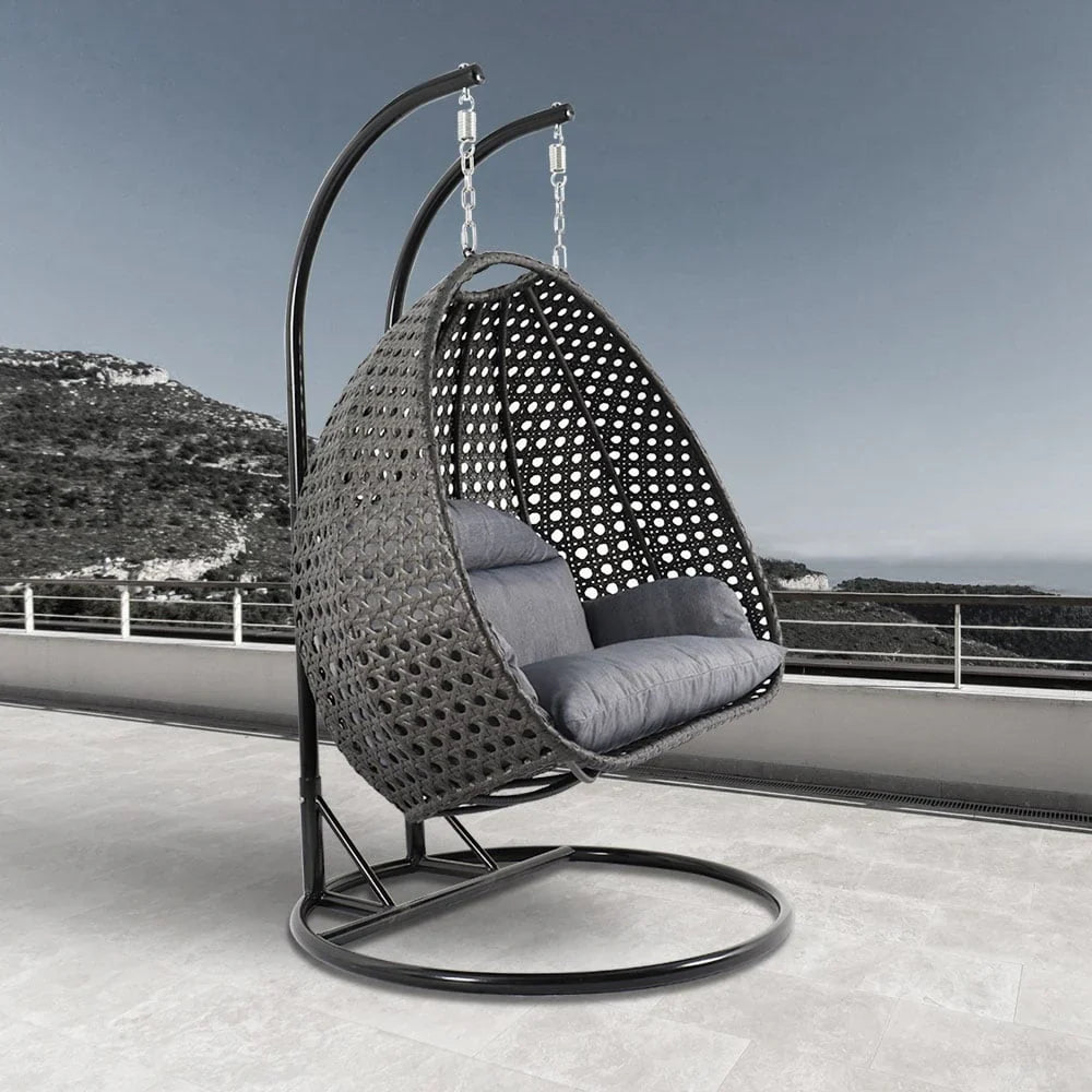 Poltrona sospesa a uovo LeisureMod per 2 persone con supporto - Altalena da patio in rattan intrecciato per esterni/interni, chaise longue con cuscini