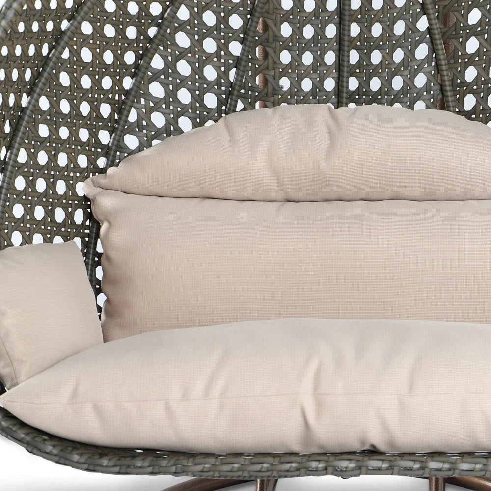 Poltrona sospesa a uovo LeisureMod per 2 persone con supporto - Altalena da patio in rattan intrecciato per esterni/interni, chaise longue con cuscini