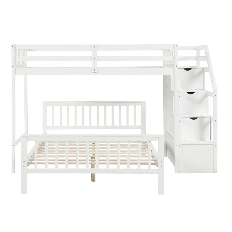 Houten hoogslaper voor een eenpersoonsbed boven een tweepersoonsbed, met trap, hoge veiligheidshekken en ladder