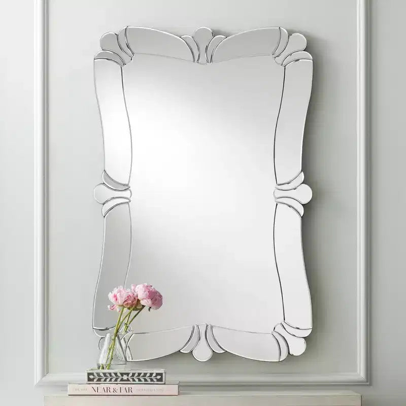 Specchio da Parete Rettangolare Decorativo per Toeletta Fabrina, Moderno, con Bordo Smussato e Cornice a Specchio in Vetro a Fiore, Largo 66 cm, per Bagno e Camera da Leto