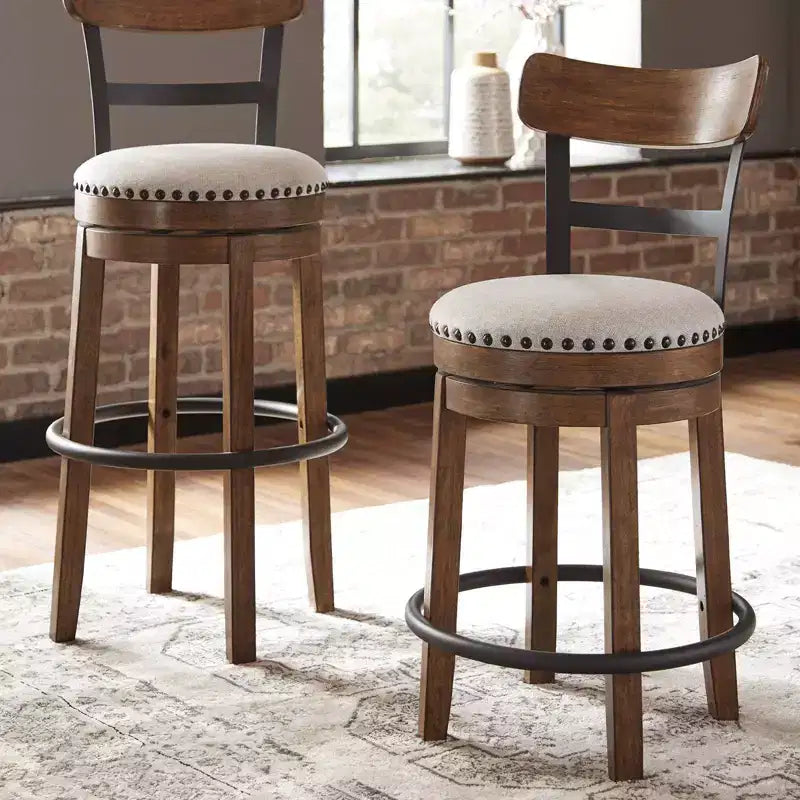 Sgabello da bar imbottito girevole Tall Valebeck
