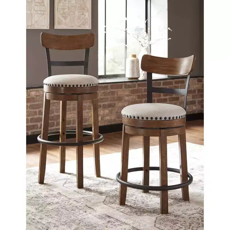 Sgabello da bar imbottito girevole Tall Valebeck