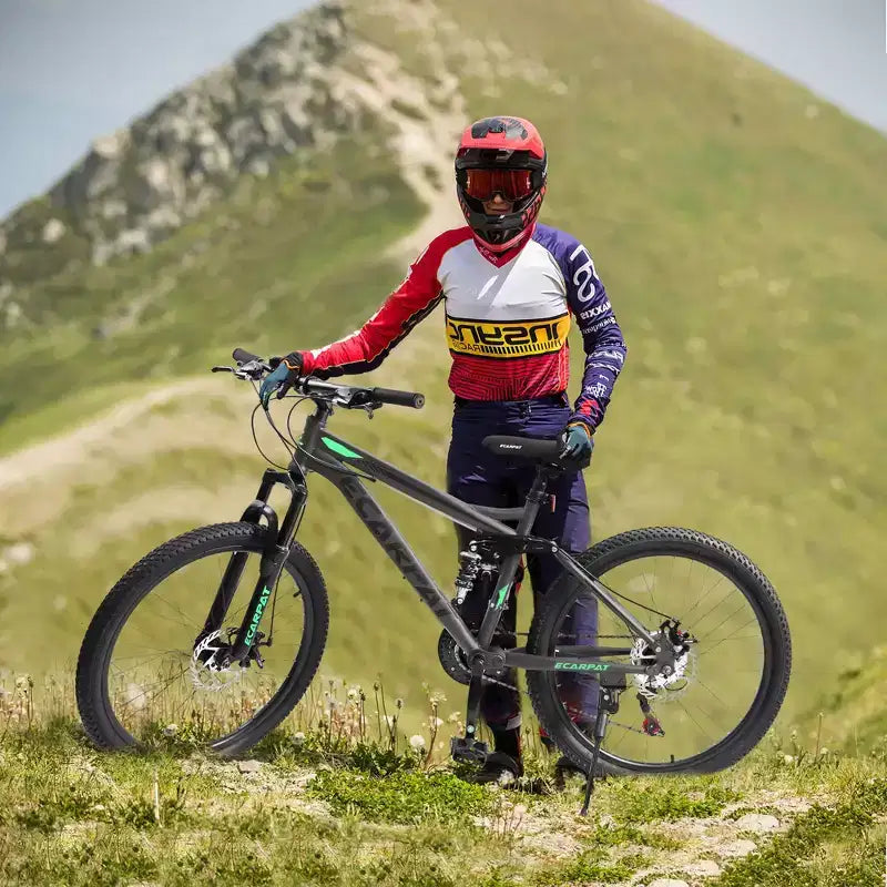 Okak 26 inch mountainbike met schijfremmen, 21 versnellingen, fiets voor volwassenen met duurzaam frame en dubbele vering achter, fiets voor stadsritten