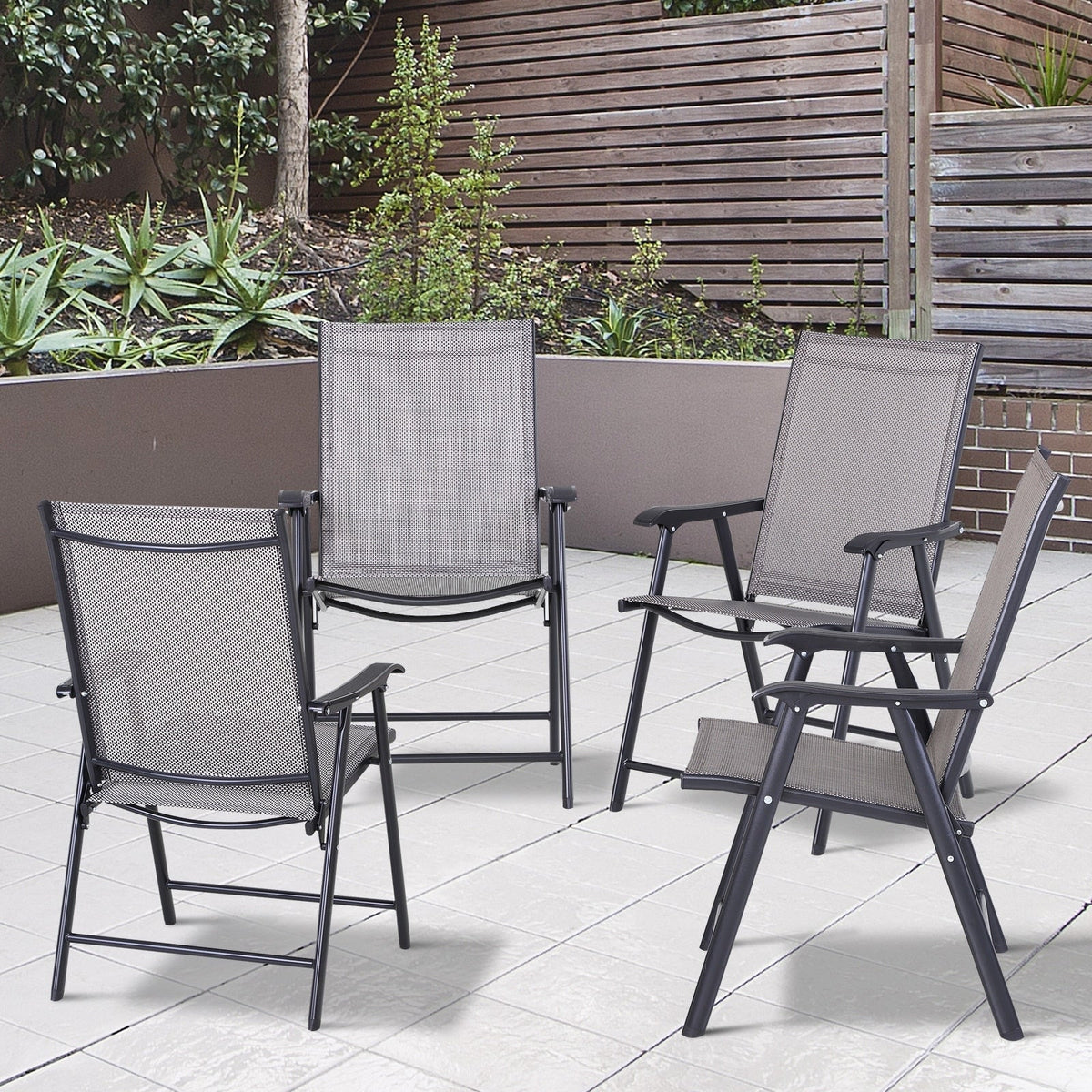 Set di 4 sedie pieghevoli da patio Outsunny dal design semplice ed elegante, comode per terrazza, giardino, cortile e viaggi