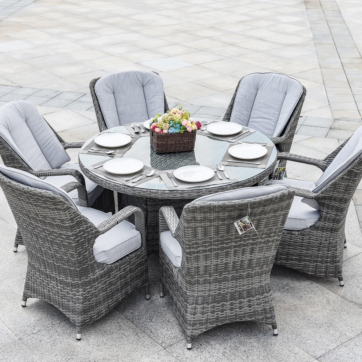 Set da pranzo rotondo da esterno in rattan intrecciato da 7 pezzi con cuscini di Moda Furnishings