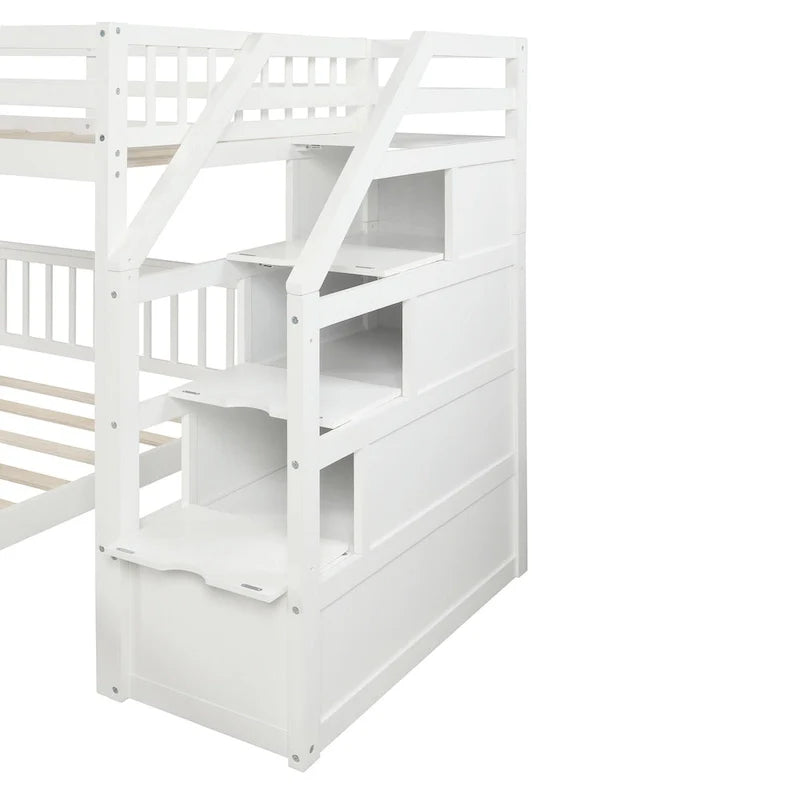 Houten hoogslaper voor een eenpersoonsbed boven een tweepersoonsbed, met trap, hoge veiligheidshekken en ladder