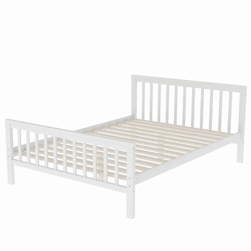 Houten hoogslaper voor een eenpersoonsbed boven een tweepersoonsbed, met trap, hoge veiligheidshekken en ladder
