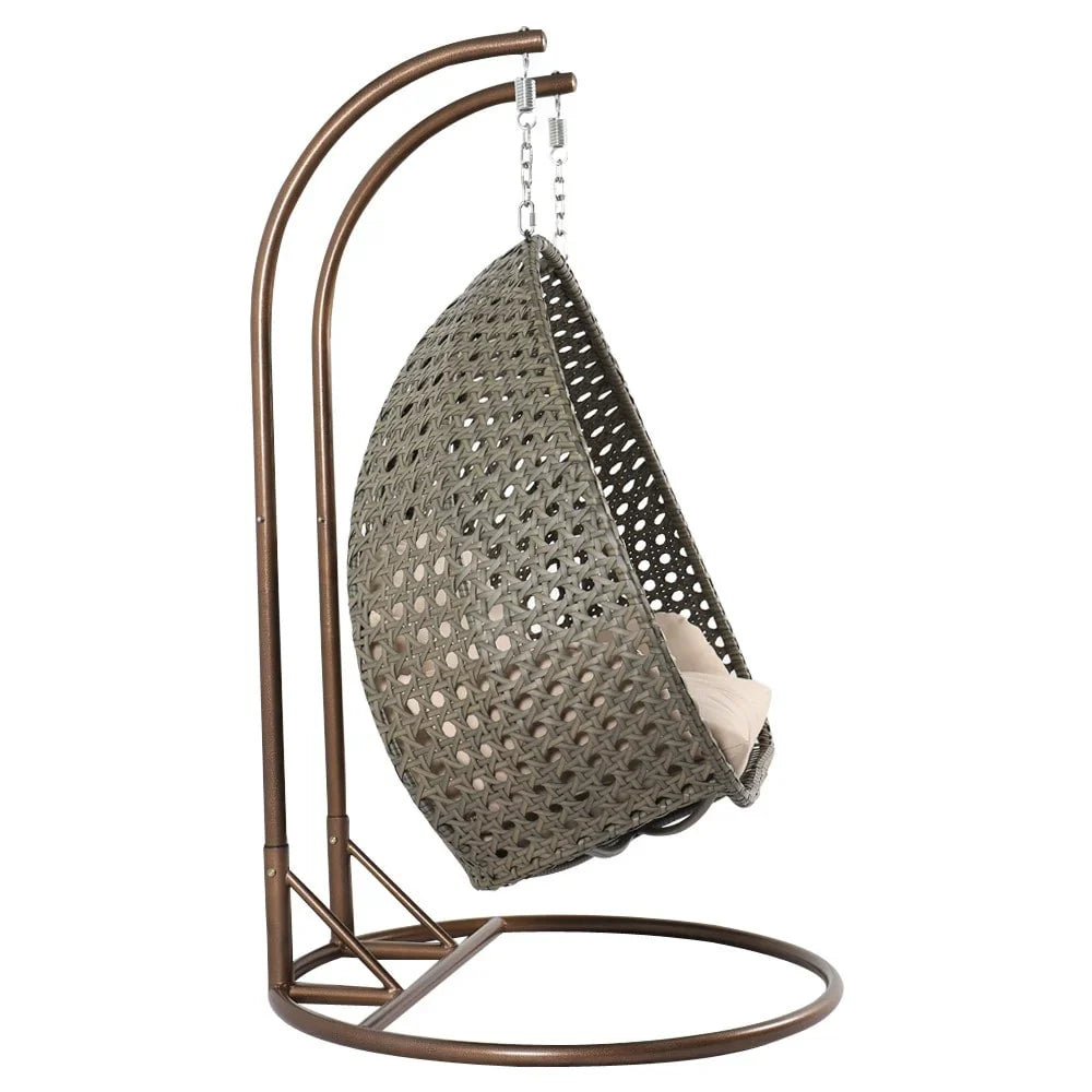 Poltrona sospesa a uovo LeisureMod per 2 persone con supporto - Altalena da patio in rattan intrecciato per esterni/interni, chaise longue con cuscini